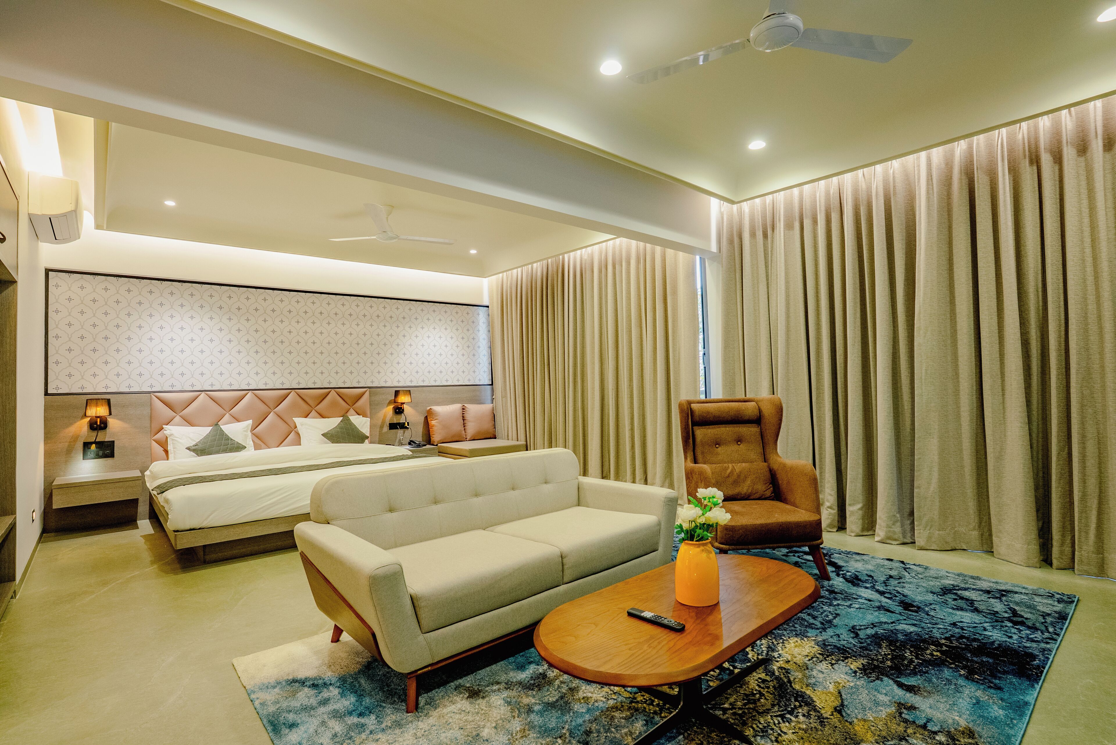 アイロン / アイロン台、WiFi (無料)、ベッドシーツ