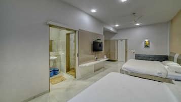 Grand Superior Room | Iron/ironing board, free WiFi