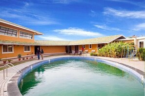 Grand Pool Side Room | Vista do quarto