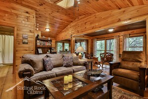 Televisión y chimenea