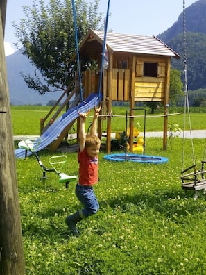 Children's area - Vacation apartment Valentin 71 sqm, 4 persons, 2 bedrooms (Flintsbach am Inn)