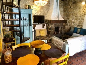 Smart TV, fireplace - Pomegranate Cottage (Giarratana)