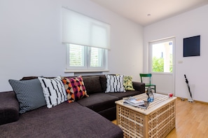 Apartment (2-Bedroom Apt with Garden and Terrace) | Innenbereich