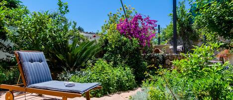 Apartamento (2-Bedroom Apt with Garden and Terrace) | Terraço/pátio