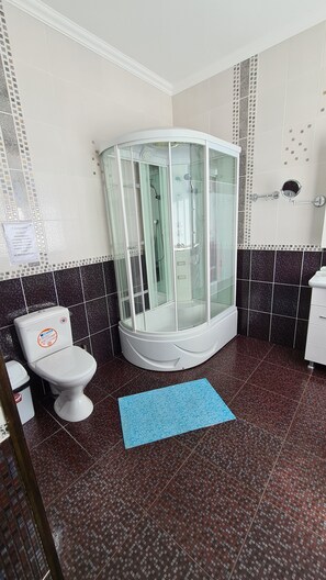 Dusche im Bad