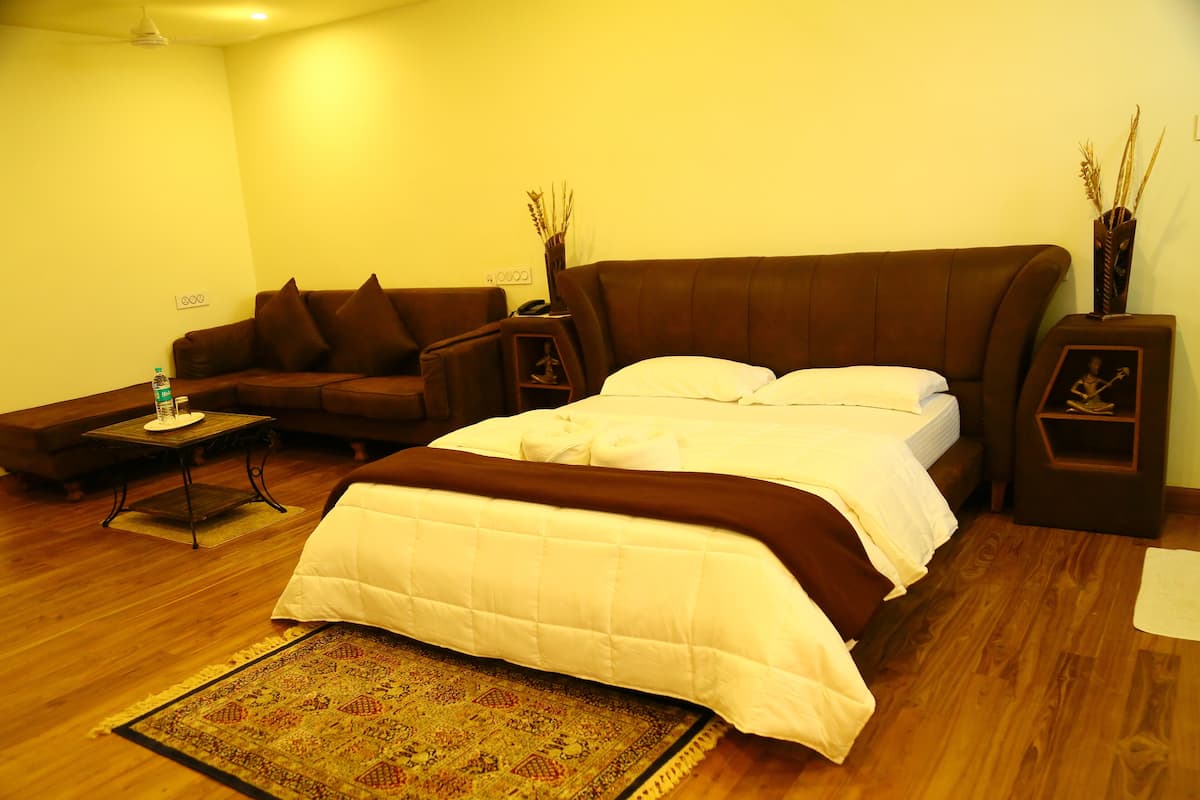 Executive Suite | 1 bedroom, premium bedding, individually furnished, desk