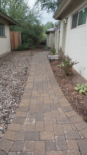 Property grounds - Bike, Hike, Ski, or Shop then relax in our peaceful bungalow (Flagstaff)