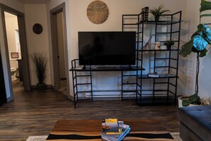 Interior - Bike, Hike, Ski, or Shop then relax in our peaceful bungalow (Flagstaff)