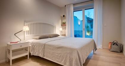 Villa Zdenka, Kut, Vis, 5BDR, BBQ, stone garden, 2min to the sea and restaurants