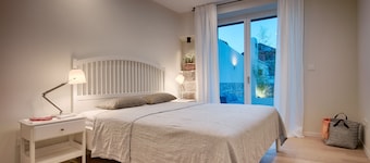 Villa Zdenka, Kut, Vis, 5BDR, BBQ, stone garden, 2min to the sea and restaurants