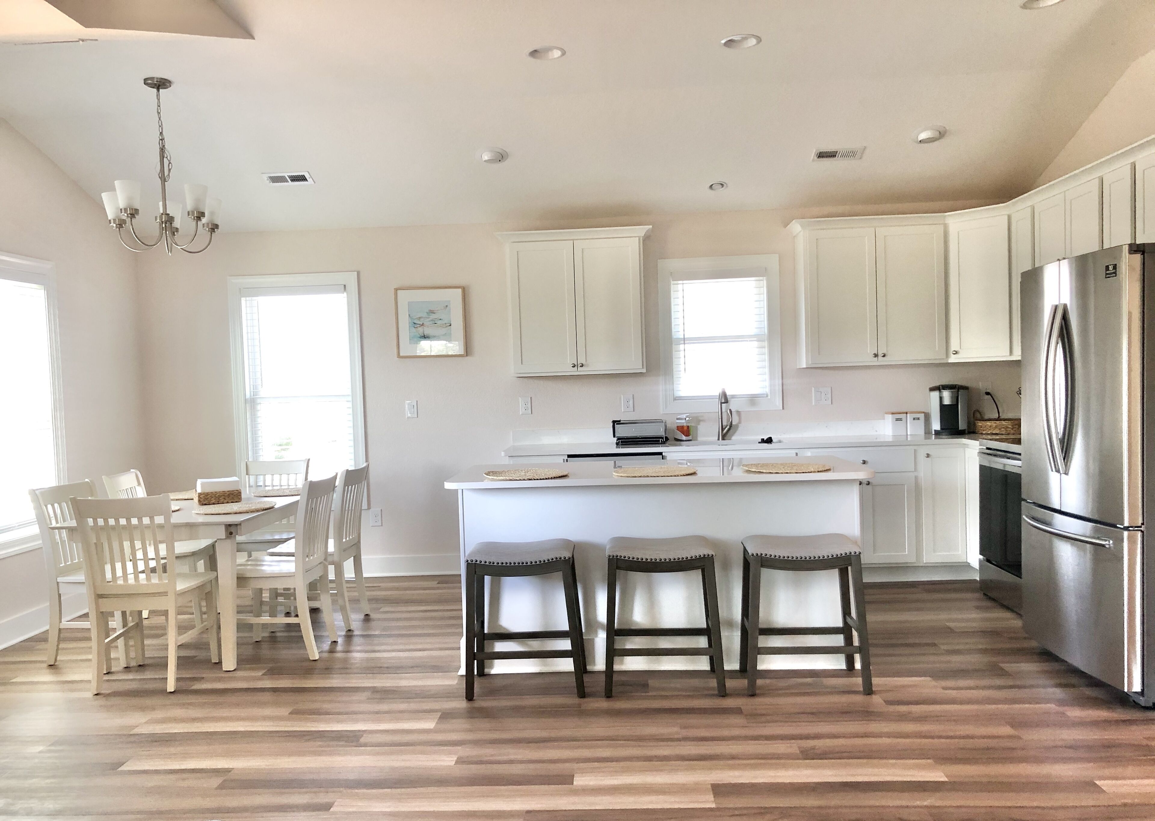 Réfrigérateur, micro-ondes, four, lave-vaisselle