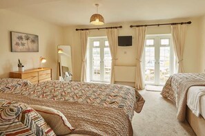 4 bedrooms, iron/ironing board, free WiFi, bed sheets