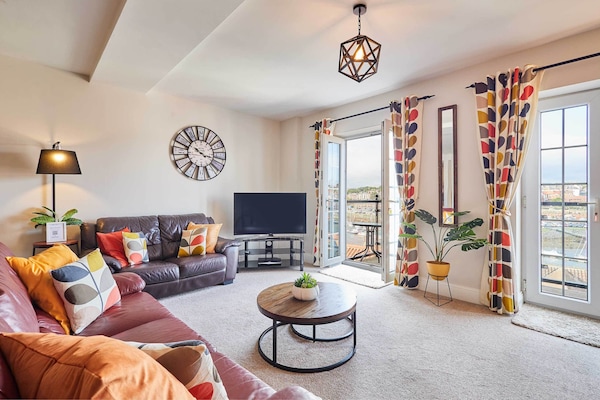 Harbour View House, Whitby - Host & Stay