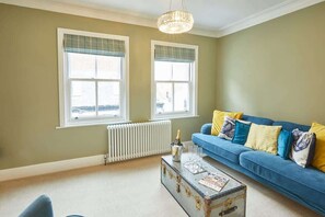 Flat-screen TV, fireplace
