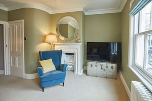 Flat-screen TV, fireplace - Host & Stay | Henderson House (Whitby)