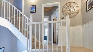 Interior - Host & Stay | Henderson House (Whitby)