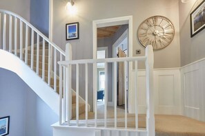 Interior - Host & Stay | Henderson House (Whitby)