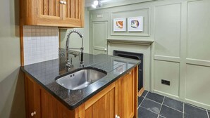 Interior - Host & Stay | Henderson House (Whitby)