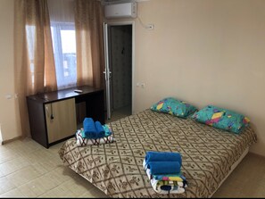 Exclusive Triple Room | Blackout curtains, soundproofing, iron/ironing board, bed sheets - Guest House Volna (Sukko)