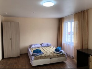 Dreibettzimmer | Verdunkelungsvorhänge, schallisolierte Zimmer, Bügeleisen/Bügelbrett