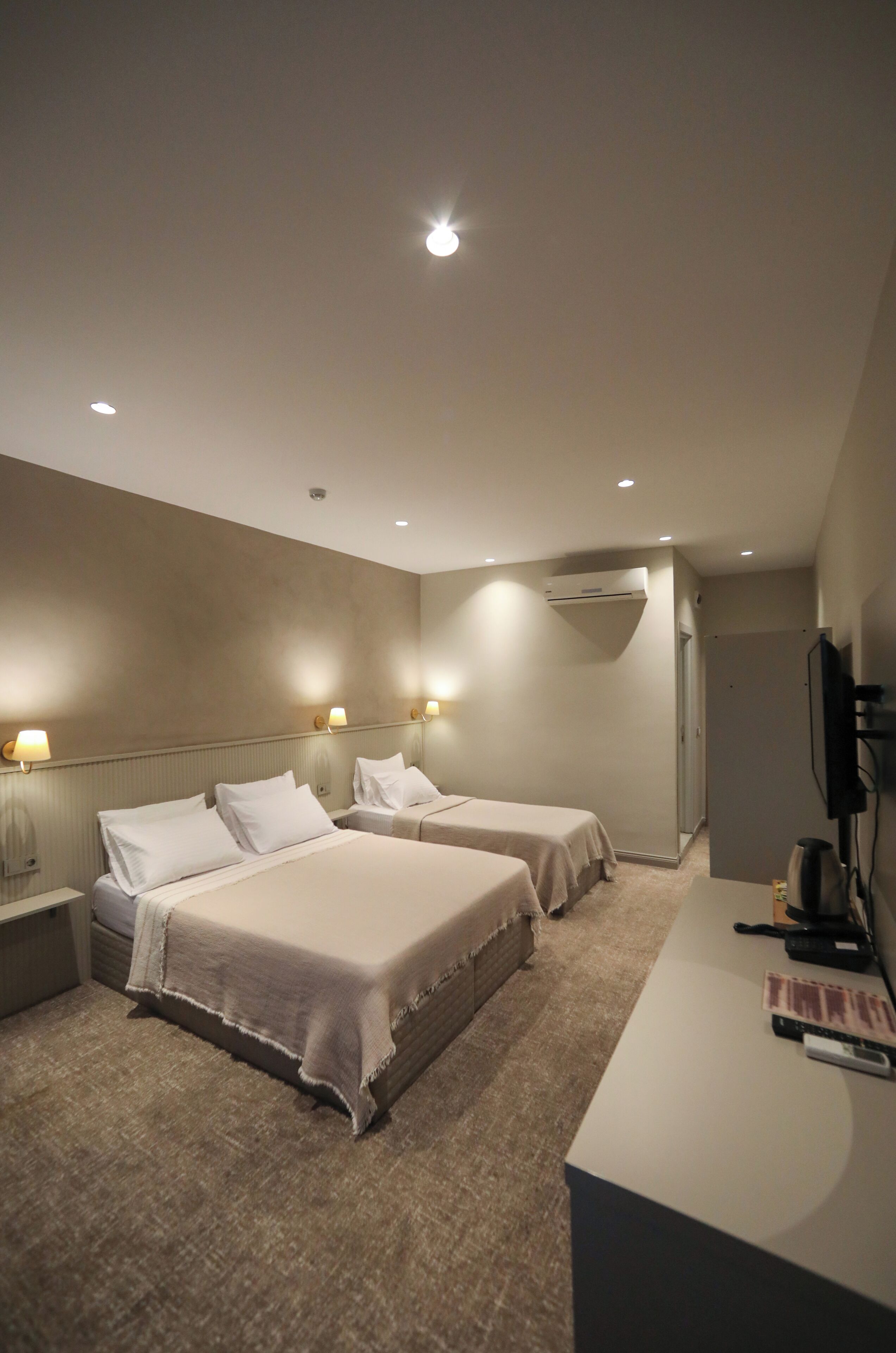 Deluxe-Dreibettzimmer | Minibar, Schreibtisch, kostenloses WLAN