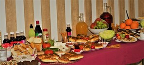 Free daily buffet breakfast - Astro Vefa Hotel (Istanbul)