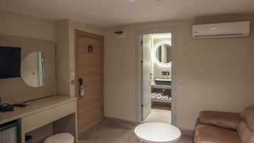 Standardzimmer | Minibar, Schreibtisch, kostenloses WLAN
