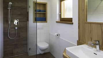 Dusche, Haartrockner, Handtücher