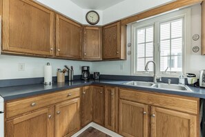 Kühlschrank, Ofen, Herdplatte, Geschirrspüler