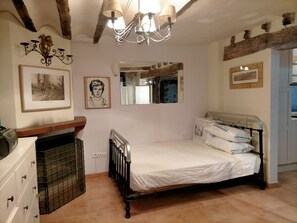 1 soverom, strykejern/-brett, wi-fi (inkludert) og sengetøy