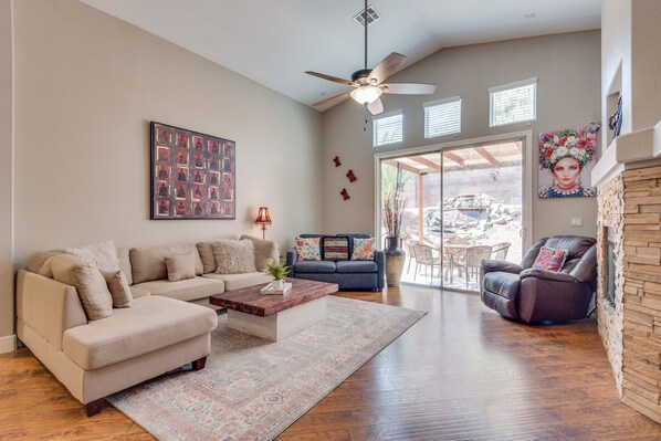 TV, fireplace, Netflix, table tennis - LAS VEGAS Vacation home... close to the strip (North Las Vegas)