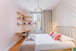 1 bedroom, desk, iron/ironing board, free WiFi - Le Petit Bacchus - au cœur de Nantes (Nantes)