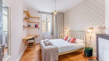 1 habitación, escritorio, tabla de planchar con plancha y wifi gratis