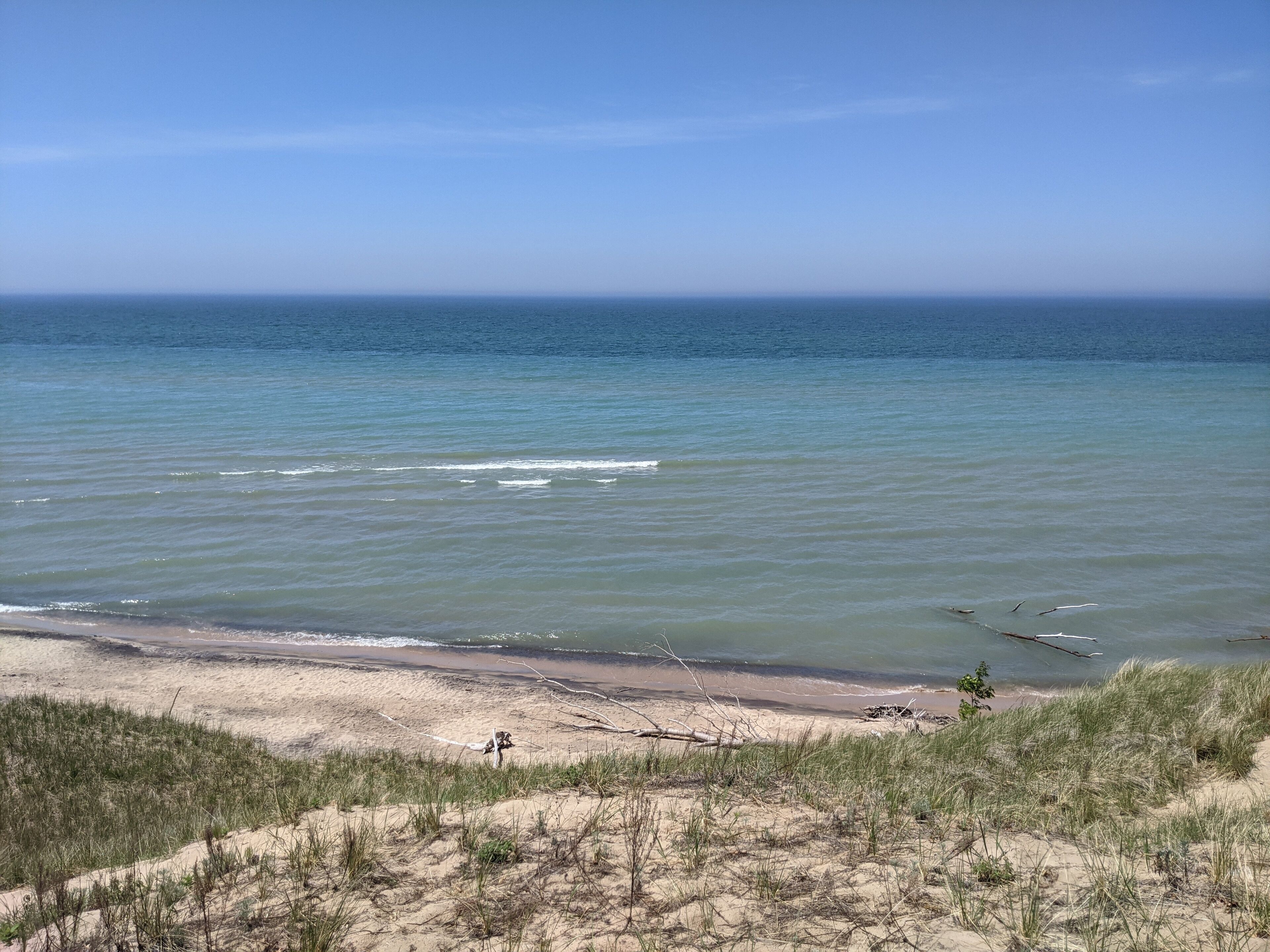 Beach nearby, sun loungers, beach towels