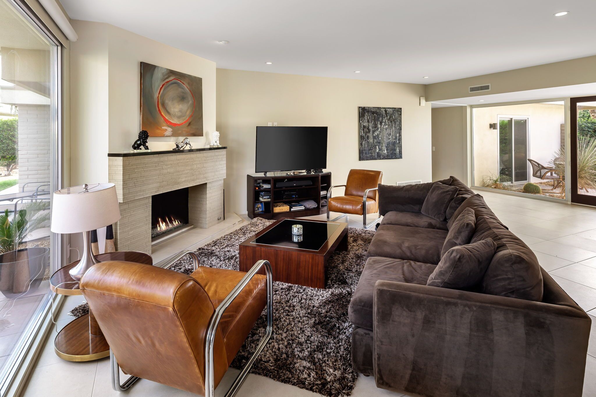 智能電視、壁爐、Netflix、Hulu