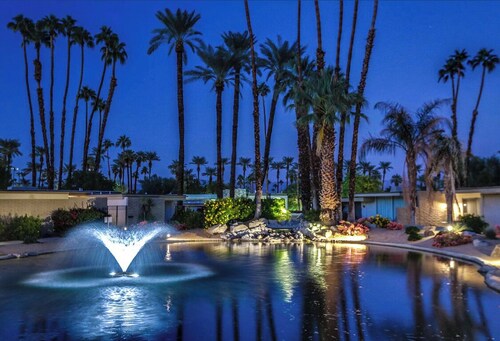 Mid Century Modern-Stunning Mountain Views, Quiet, Clean, Bright & Open Design.