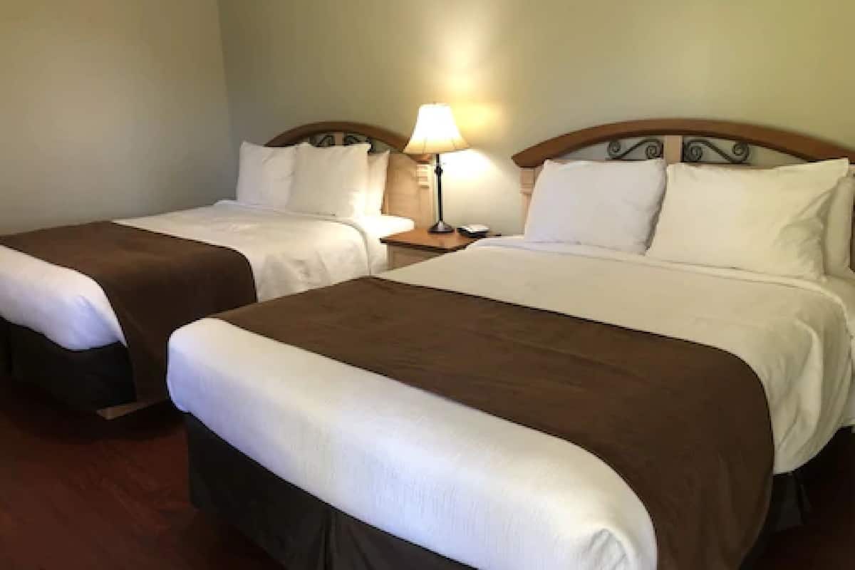 deluxe quadruple room | pillow-top beds, minibar, individually decorated, individually furnished