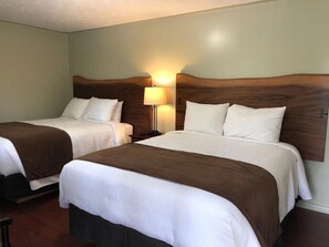 Senge med topmadrasser, minibar, individuelt design