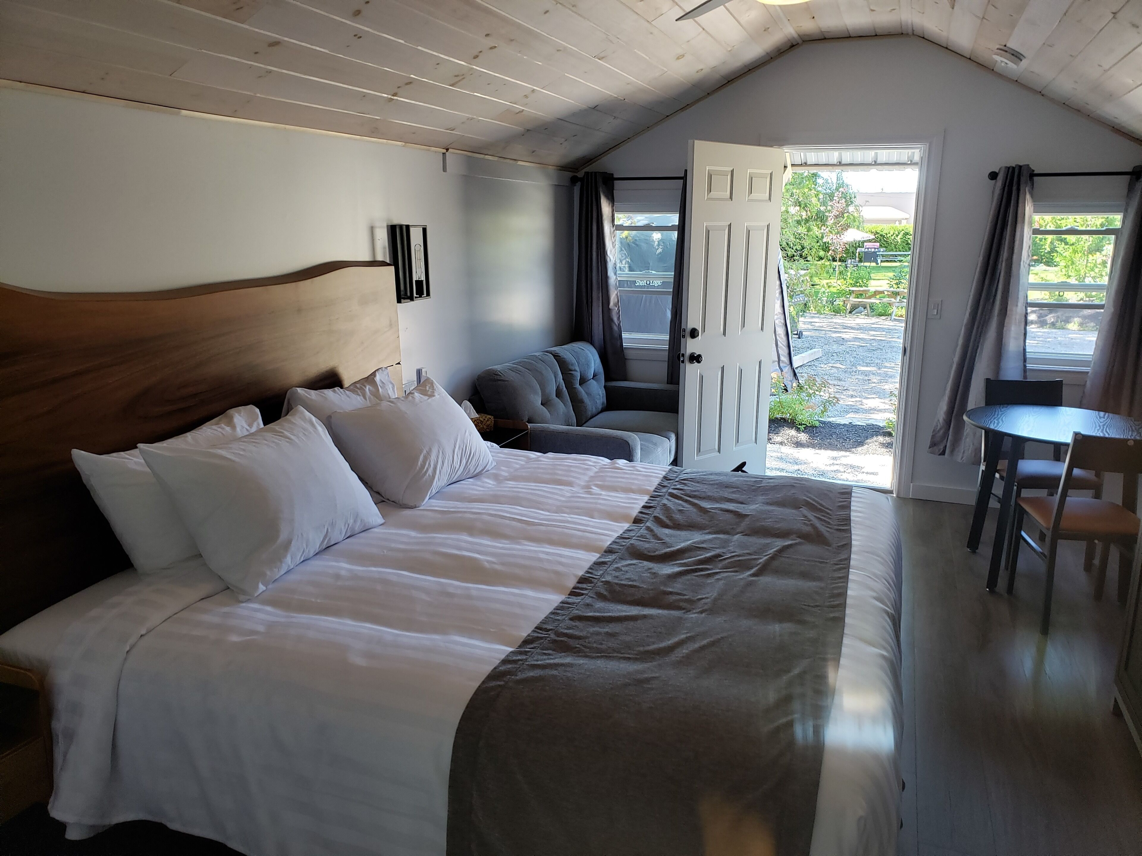 Premium Cabin | Pillowtop beds, minibar, individually decorated, individually furnished