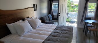 Adventure the Bruce Inn - Recently Renovated With Outdoor Hot Tub