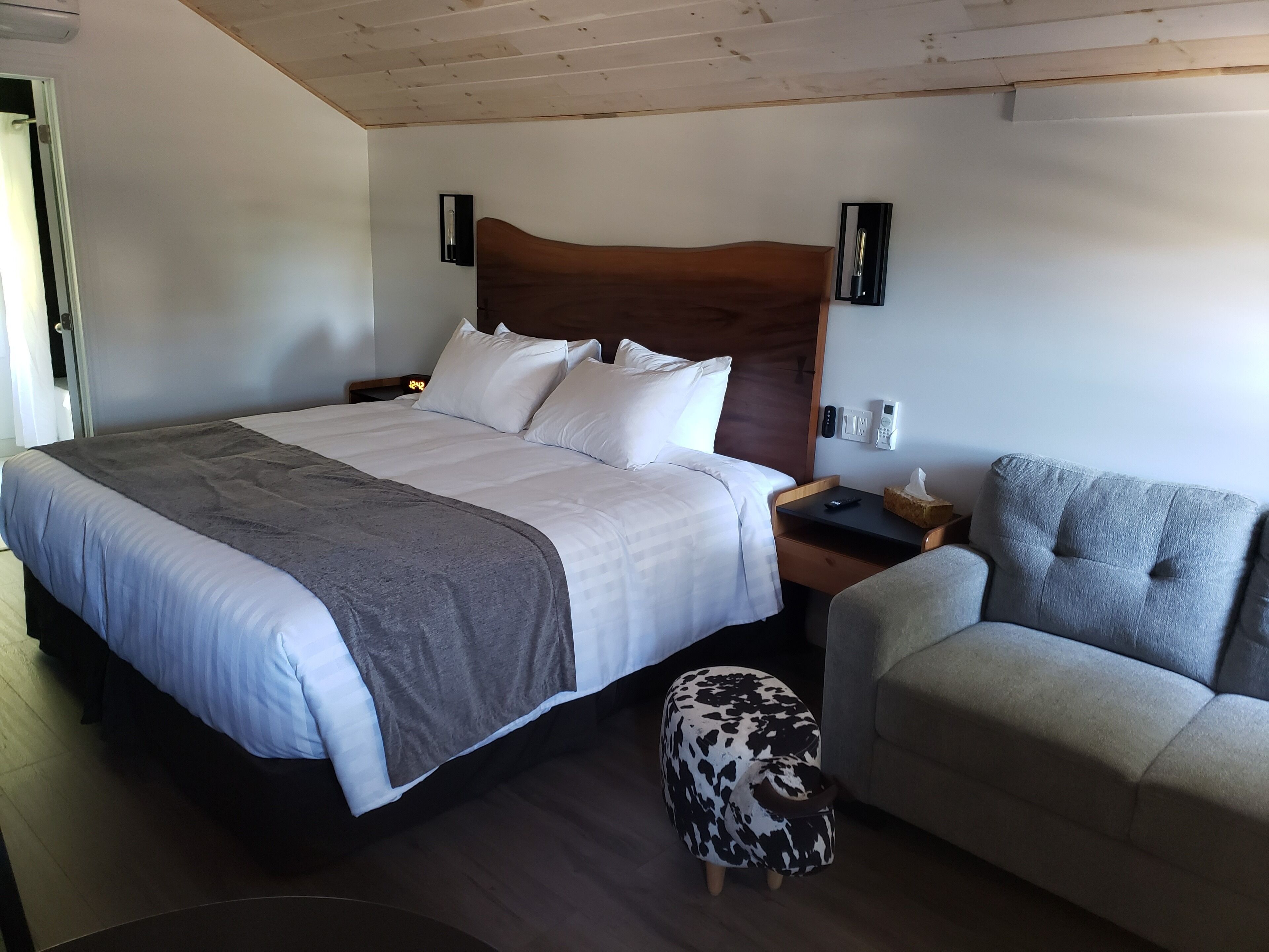 premium cabin | pillow-top beds, minibar, individually decorated, individually furnished