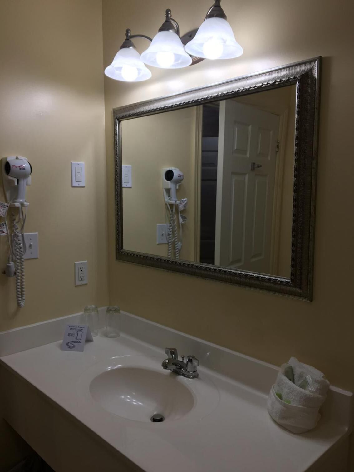combined shower/bathtub, free toiletries, hair dryer, towels
