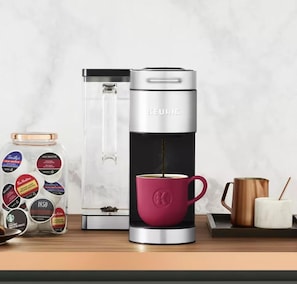 Coffee and/or coffee maker - Adventure the Bruce Inn - Recently Renovated With Outdoor Hot Tub (Northern Bruce Peninsula)