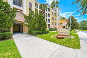 Exterior - Great View Condo, 2 Min. from Disney World!- 70 (Orlando)