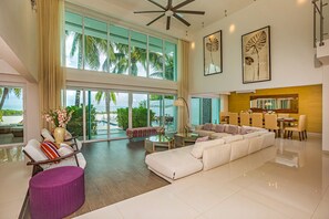 Smart TV, DVD player - Villa RosMar - Luxury Beachfront House w/Private Pool + Lovely Sandy Beach (San Miguel de Cozumel)