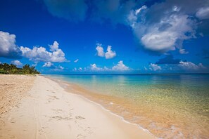 Am Strand, Liegestühle, Strandtücher
