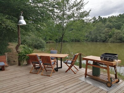 Contemporary yurt on the edge of a pond (fishing) ALL NEW