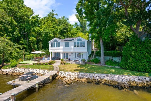 Peaceful Waterfront Retreat with Private Pool & Pier, Minutes from Annapolis