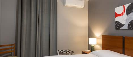 3 chambres, fer et planche à repasser, Wi-Fi, draps fournis