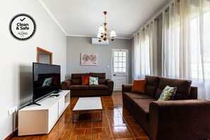 TV - SBMP-2 Fisherman's House (Faial da Terra)